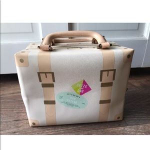 Kate spade vacation “travel” small purse box zip